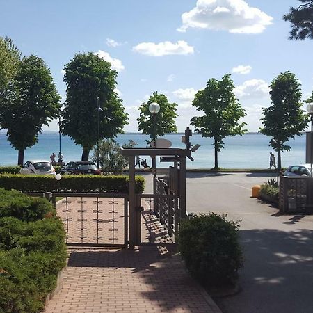 Le Rive Apartment Desenzano del Garda Luaran gambar
