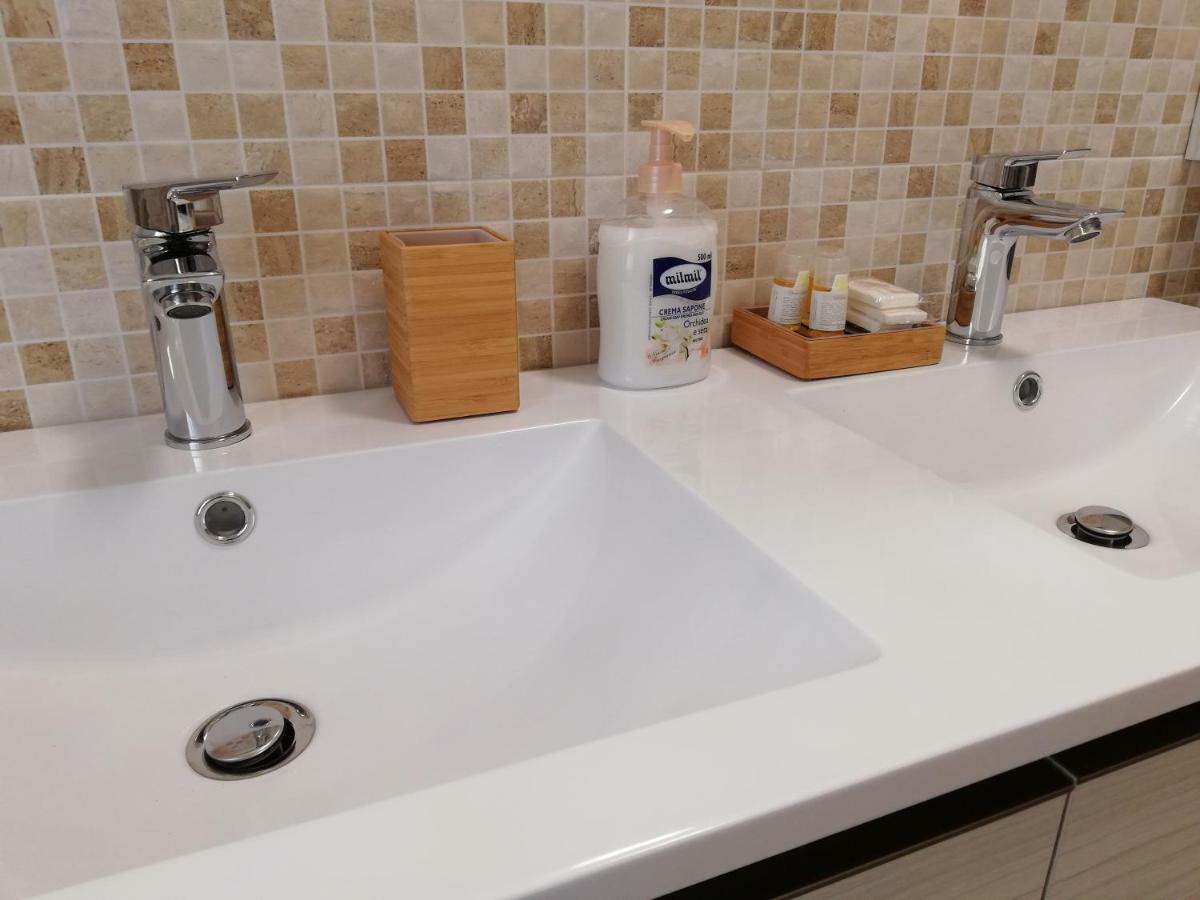 Le Rive Apartment Desenzano del Garda Luaran gambar