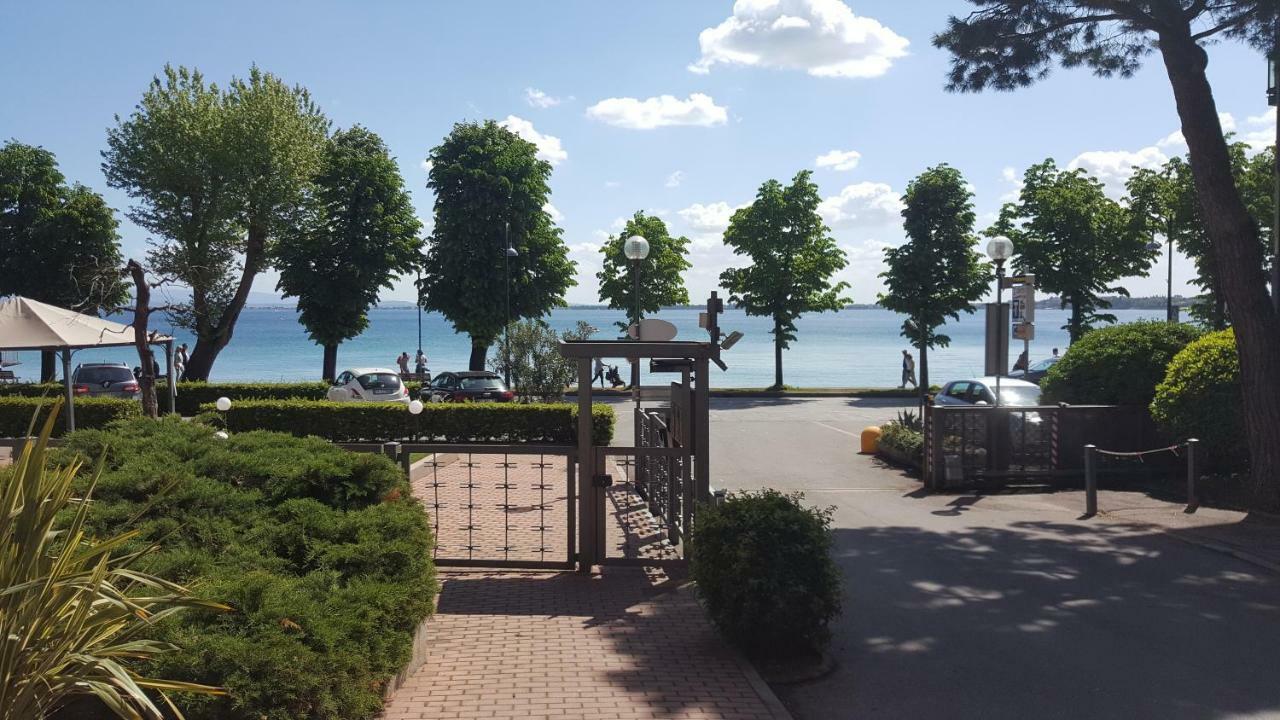 Le Rive Apartment Desenzano del Garda Luaran gambar